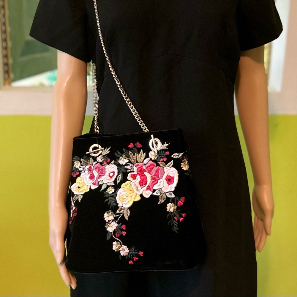 Zara Embroidered black velvet Bag - Picture 9 of 14